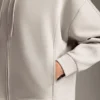 Chaqueta con capucha y detalles acanalados en modal cepillado Chaqueta con capucha y detalles acanalados en modal cepillado