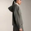 Chaqueta con capucha y detalles acanalados en modal cepillado Chaqueta con capucha y detalles acanalados en modal cepillado
