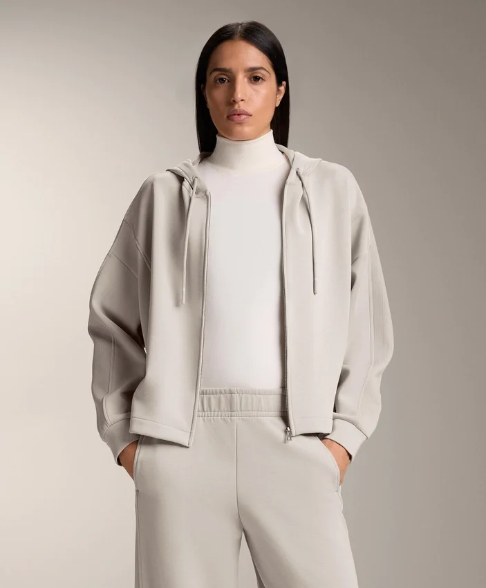 Chaqueta con capucha y detalles acanalados en modal cepillado Chaqueta con capucha y detalles acanalados en modal cepillado