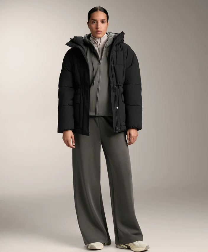 Chaqueta con capucha y detalles acanalados en modal cepillado Chaqueta con capucha y detalles acanalados en modal cepillado