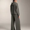 Chaqueta con capucha y detalles acanalados en modal cepillado Chaqueta con capucha y detalles acanalados en modal cepillado