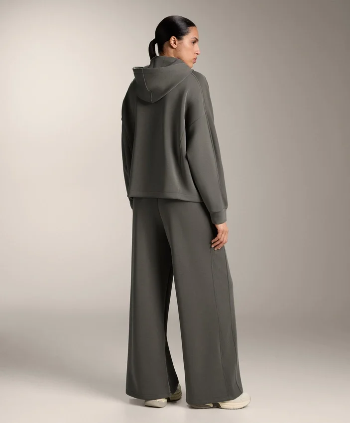 Chaqueta con capucha y detalles acanalados en modal cepillado Chaqueta con capucha y detalles acanalados en modal cepillado