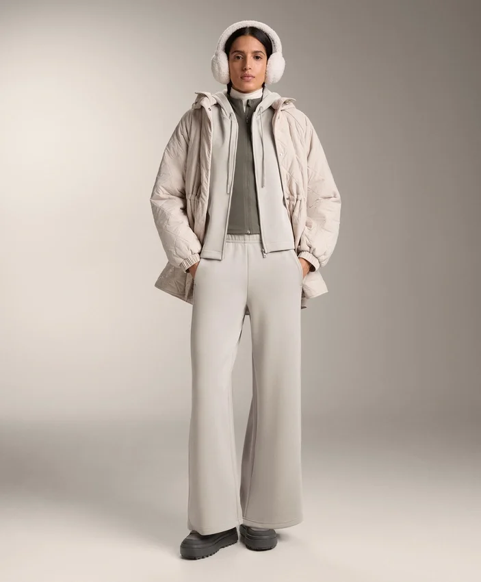 Chaqueta con capucha y detalles acanalados en modal cepillado Chaqueta con capucha y detalles acanalados en modal cepillado