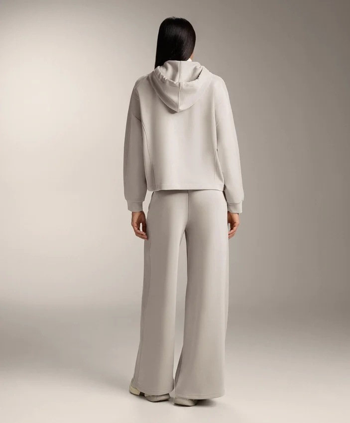 Chaqueta con capucha y detalles acanalados en modal cepillado Chaqueta con capucha y detalles acanalados en modal cepillado