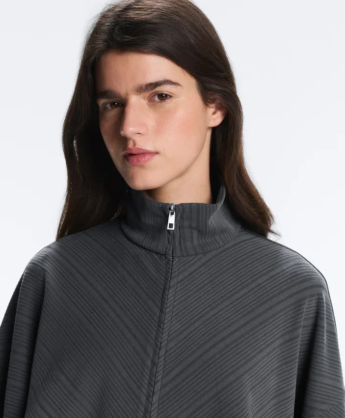Chaqueta con rayas asimétricas y modal Chaqueta con rayas asimétricas y modal