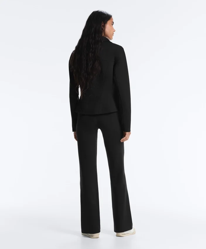 Chaqueta con volantes efecto neopreno y ribetes Chaqueta con volantes efecto neopreno y ribetes