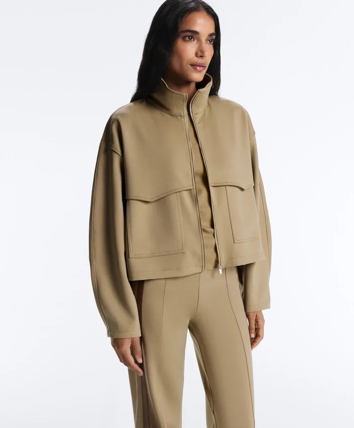 Chaqueta de corte recto con efecto neopreno Chaqueta de corte recto con efecto neopreno