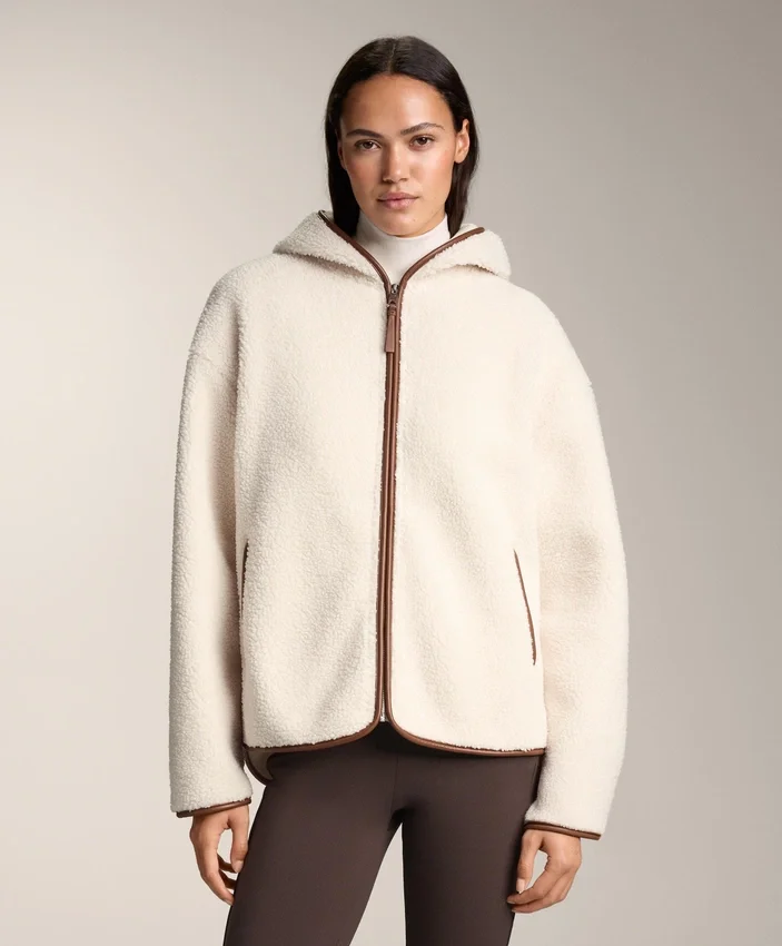 Chaqueta de imitación de piel de oveja con capucha Chaqueta de imitación de piel de oveja con capucha