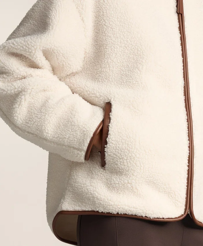 Chaqueta de imitación de piel de oveja con capucha Chaqueta de imitación de piel de oveja con capucha