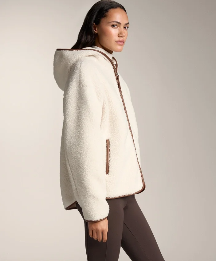 Chaqueta de imitación de piel de oveja con capucha Chaqueta de imitación de piel de oveja con capucha