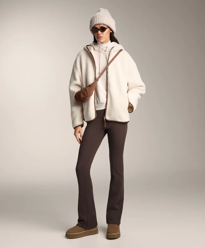 Chaqueta de imitación de piel de oveja con capucha Chaqueta de imitación de piel de oveja con capucha