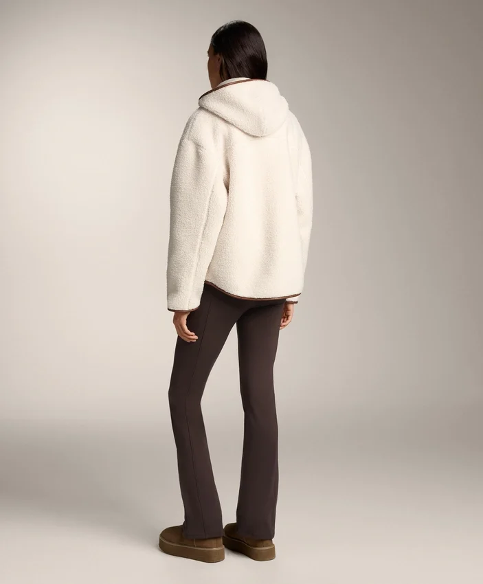 Chaqueta de imitación de piel de oveja con capucha Chaqueta de imitación de piel de oveja con capucha