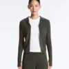 Chaqueta de punto de corte entallado con capucha Chaqueta de punto de corte entallado con capucha