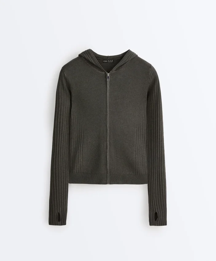 Chaqueta de punto de corte entallado con capucha Chaqueta de punto de corte entallado con capucha