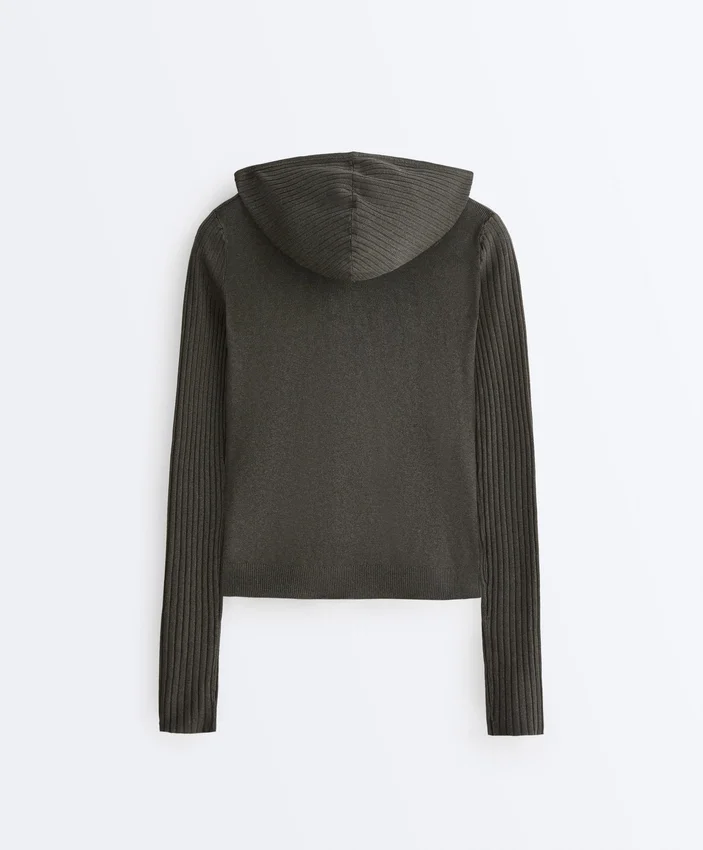 Chaqueta de punto de corte entallado con capucha Chaqueta de punto de corte entallado con capucha
