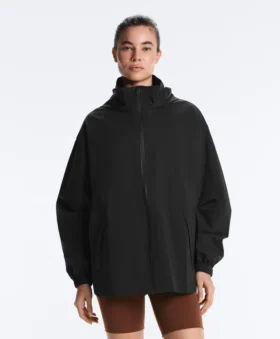 Chaqueta impermeable 10K superligera y compacta