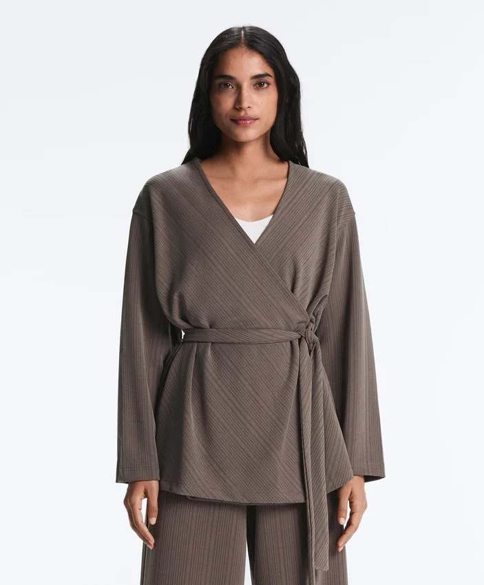 Chaqueta larga con rayas asimétricas y modal Chaqueta larga con rayas asimétricas y modal