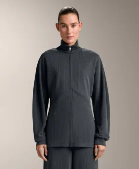 Chaqueta larga con rayas asimétricas y modal