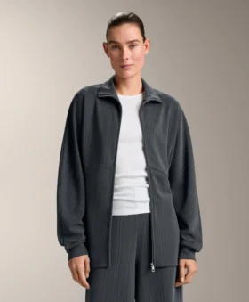 Chaqueta larga con rayas asimétricas y modal
