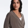 Chaqueta larga con rayas asimétricas y modal Chaqueta larga con rayas asimétricas y modal
