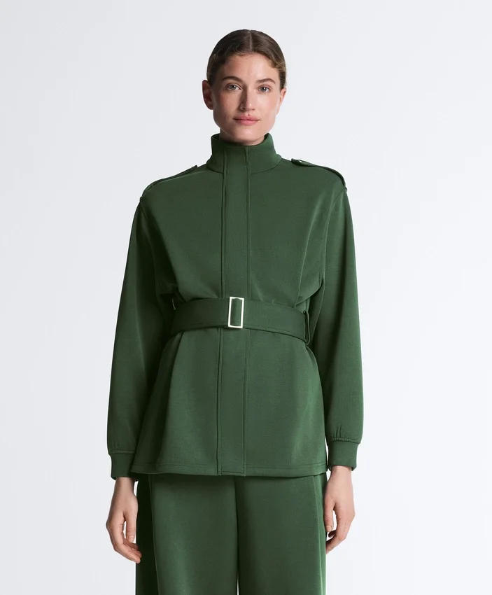 Chaqueta larga de estilo utilitario con cinturón de sarga Chaqueta larga de estilo utilitario con cinturón de sarga