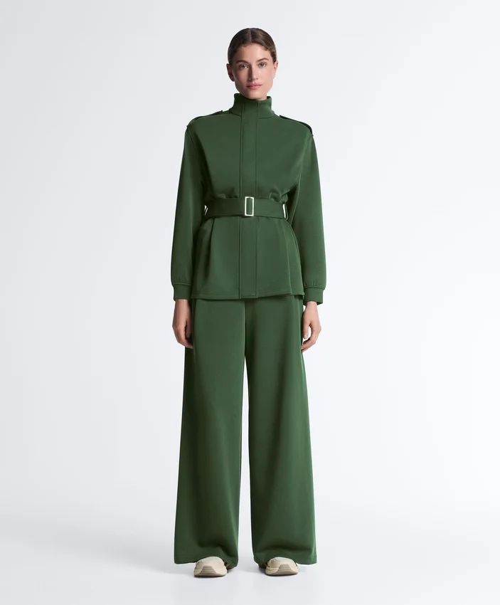 Chaqueta larga de estilo utilitario con cinturón de sarga Chaqueta larga de estilo utilitario con cinturón de sarga