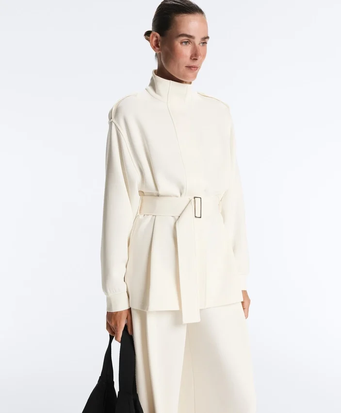 Chaqueta larga de estilo utilitario con cinturón de sarga Chaqueta larga de estilo utilitario con cinturón de sarga
