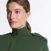 Chaqueta larga de estilo utilitario con cinturón de sarga Chaqueta larga de estilo utilitario con cinturón de sarga