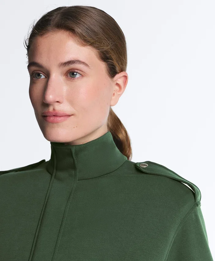 Chaqueta larga de estilo utilitario con cinturón de sarga Chaqueta larga de estilo utilitario con cinturón de sarga