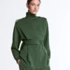 Chaqueta larga de estilo utilitario con cinturón de sarga Chaqueta larga de estilo utilitario con cinturón de sarga