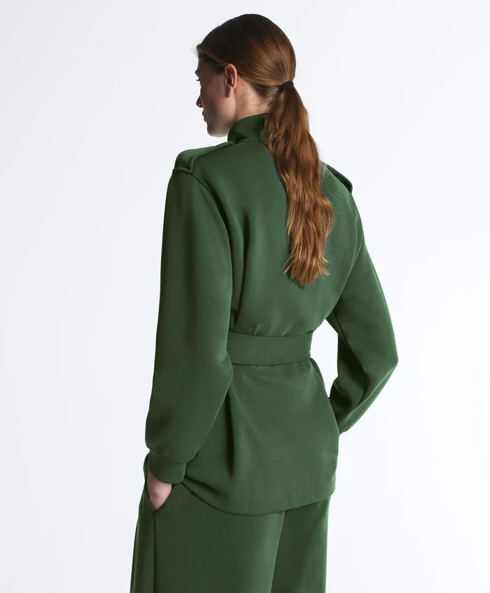 Chaqueta larga de estilo utilitario con cinturón de sarga Chaqueta larga de estilo utilitario con cinturón de sarga
