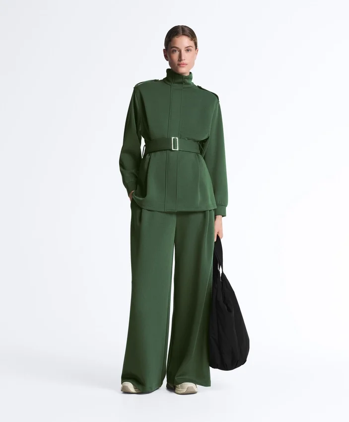Chaqueta larga de estilo utilitario con cinturón de sarga Chaqueta larga de estilo utilitario con cinturón de sarga