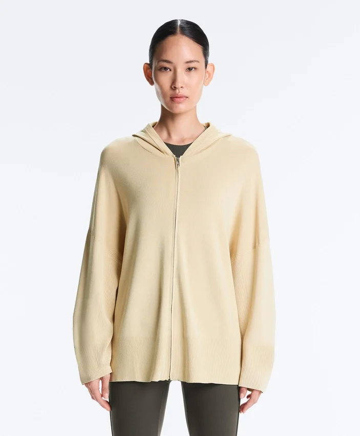Chaqueta larga de punto con capucha Chaqueta larga de punto con capucha