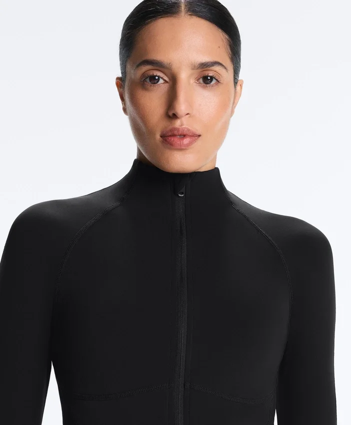 Chaqueta técnica ligera y cálida con costuras Chaqueta técnica ligera y cálida con costuras