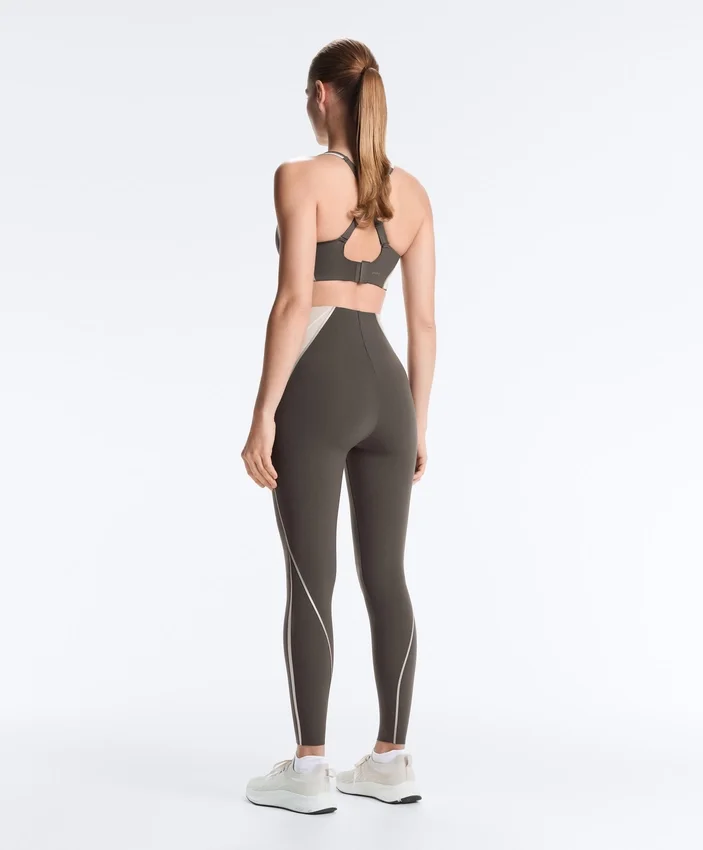 Compressive sports bra with firm support and reflective elements Compressive sports bra with firm support and reflective elements