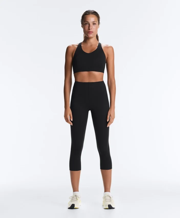 Compressive sports bra with crossed back and firm support Compressive sports bra with crossed back and firm support