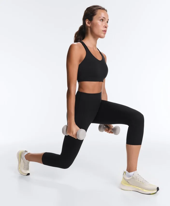 Compressive sports bra with crossed back and firm support Compressive sports bra with crossed back and firm support