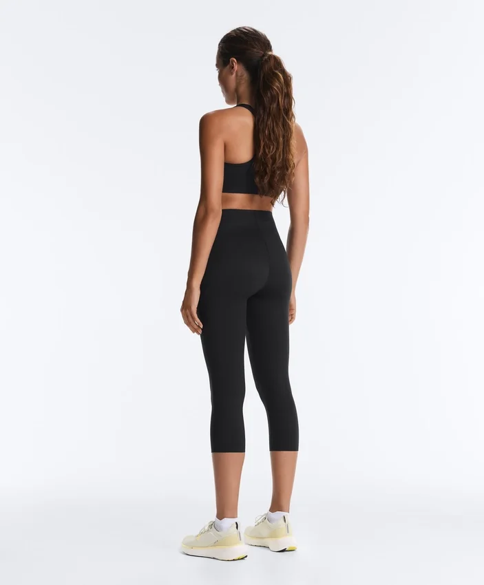 Compressive sports bra with crossed back and firm support Compressive sports bra with crossed back and firm support