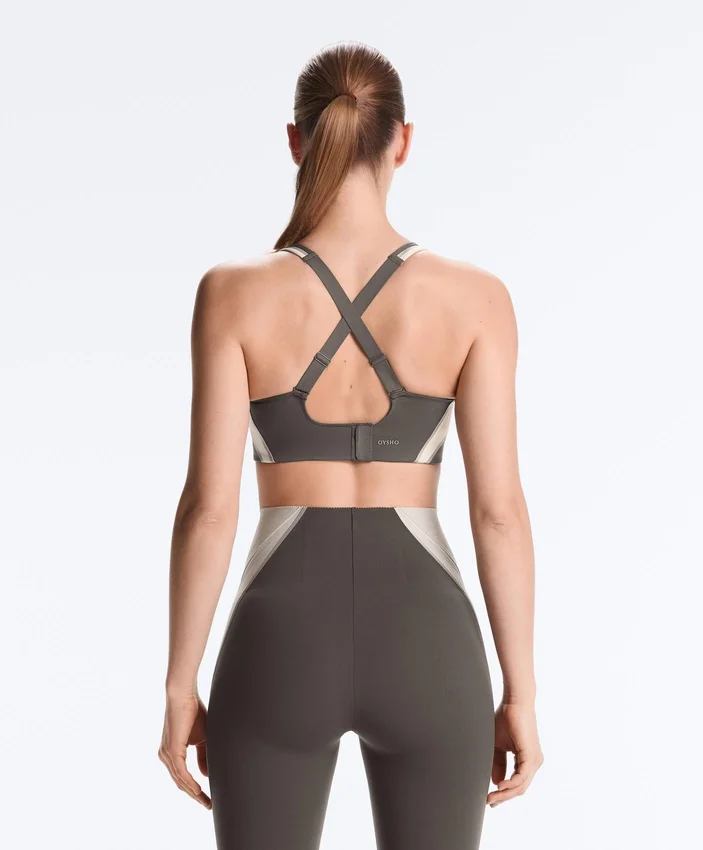 Compressive sports bra with firm support and reflective elements Compressive sports bra with firm support and reflective elements