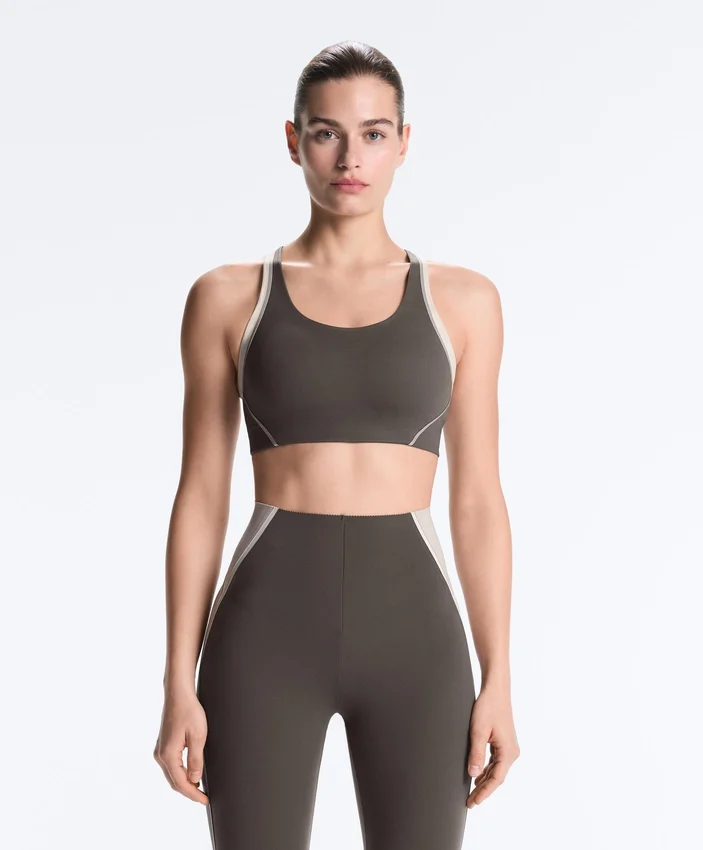 Compressive sports bra with firm support and reflective elements Compressive sports bra with firm support and reflective elements