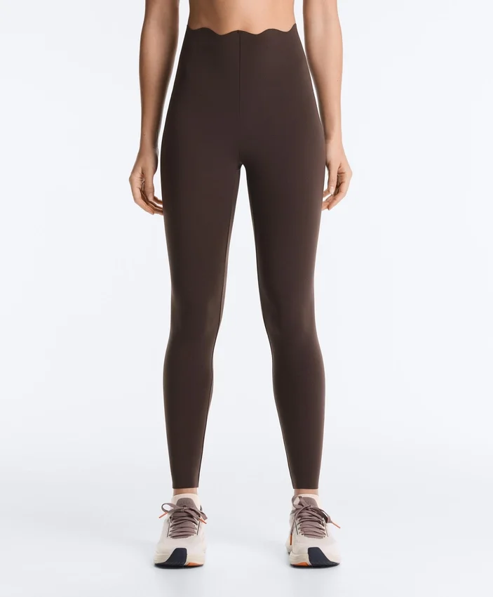 Leggings compresivos Core Control, de talle alto y hasta el tobillo, con detalle ondulado Leggings compresivos Core Control, de talle alto y hasta el tobillo, con detalle ondulado