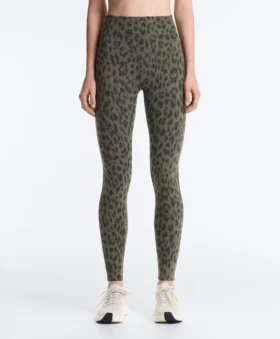 Leggings Evermove de talle alto y largo hasta el tobillo con estampado de leopardo