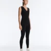 Light Touch Monos con cuello en V Light Touch Monos con cuello en V
