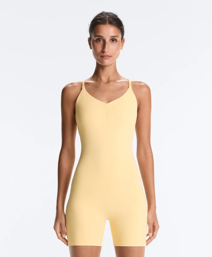 Mono corto Comfortlux con detalle de nudo Mono corto Comfortlux con detalle de nudo