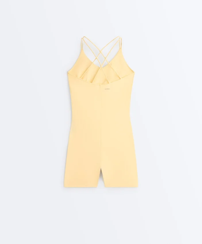 Mono corto Comfortlux con detalle de nudo Mono corto Comfortlux con detalle de nudo