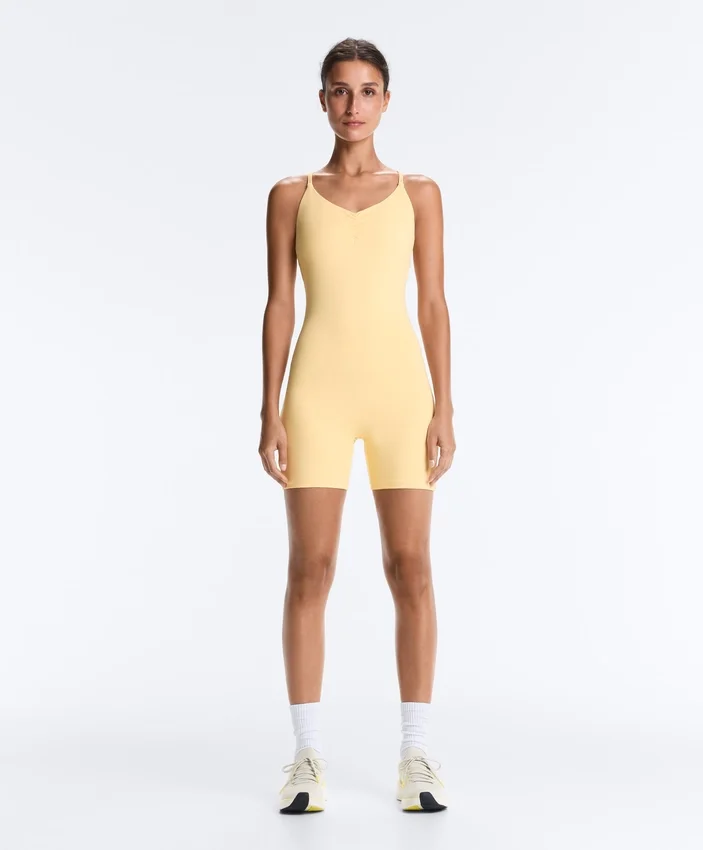 Mono corto Comfortlux con detalle de nudo Mono corto Comfortlux con detalle de nudo
