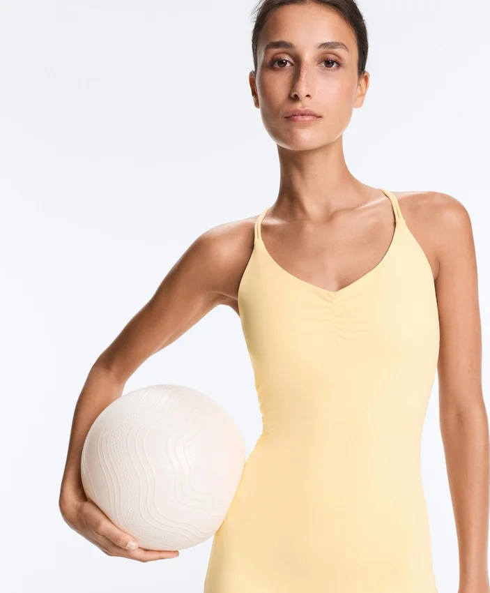 Mono corto Comfortlux con detalle de nudo Mono corto Comfortlux con detalle de nudo