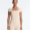 Mono corto Evermove con cuello cuadrado Mono corto Evermove con cuello cuadrado
