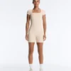 Mono corto Evermove con cuello cuadrado Mono corto Evermove con cuello cuadrado