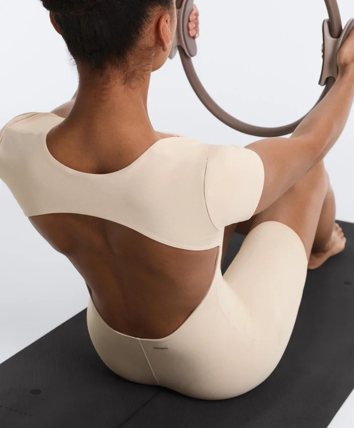 Mono corto Evermove con cuello cuadrado Mono corto Evermove con cuello cuadrado